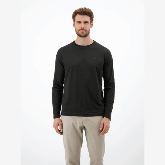 Man wearing Lerros black basic long sleeve shirt for men with embroidered logo, Kayagan