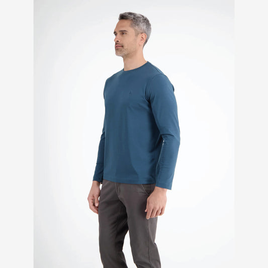 Man wearing Lerros blue basic long sleeve shirt for men with embroidered logo, Kayagan