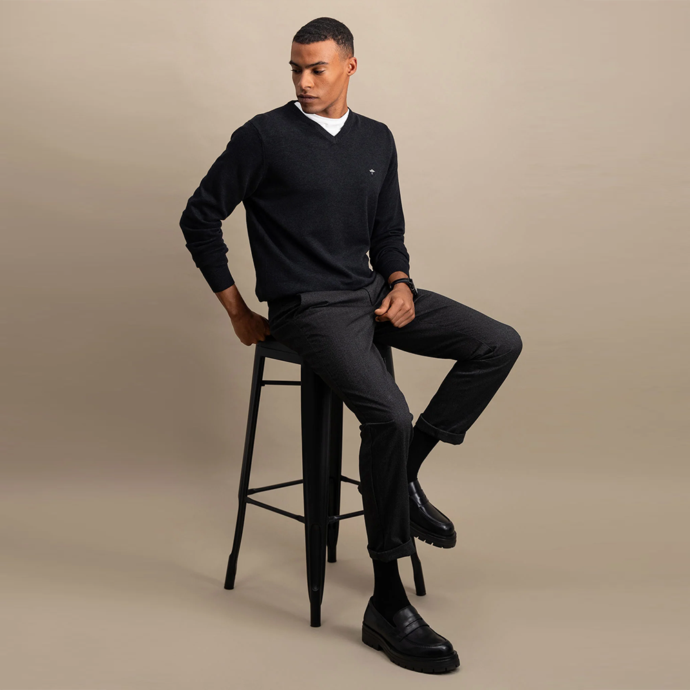 Man wearing a charcoal Fynch Hatton v-neck cotton sweater, front view studio photo, available at Kayagan