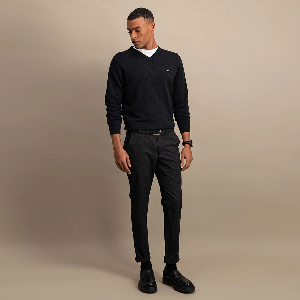 Man wearing a charcoal Fynch Hatton v-neck cotton sweater, front view studio photo, available at Kayagan