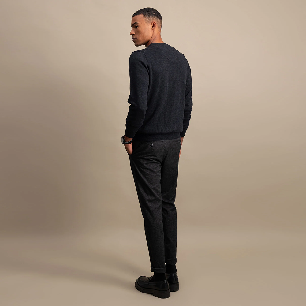 Man wearing a charcoal Fynch Hatton v-neck cotton sweater, front view studio photo, available at Kayagan