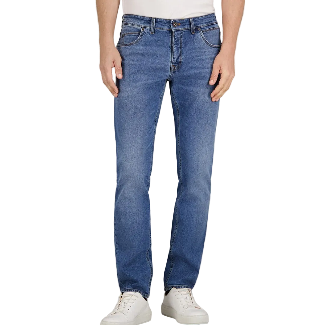 Gardeur Bennet men's straight fit light blue jeans in premium stretch denim with a classic five-pocket design.