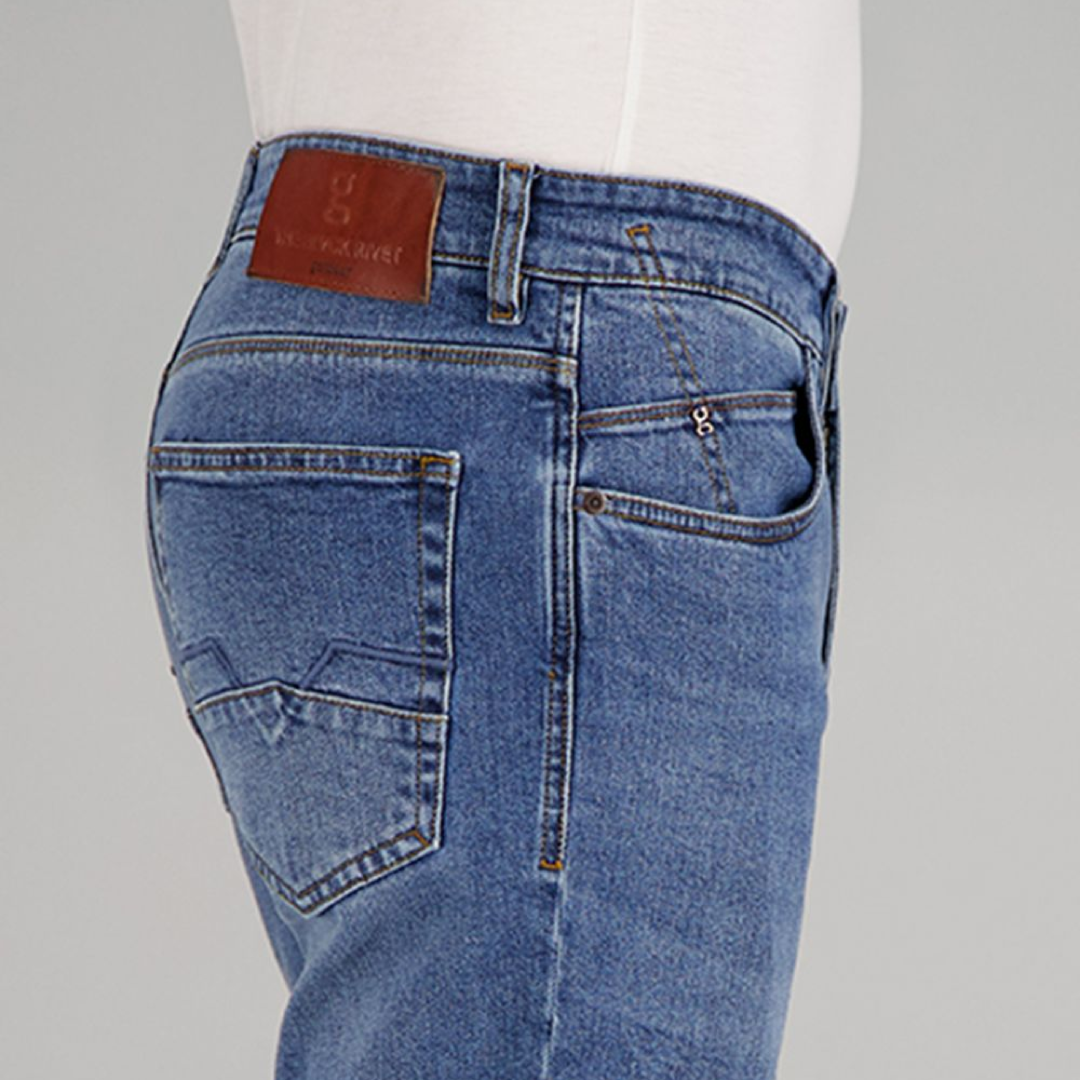 Gardeur Bennet men's straight fit light blue jeans in premium stretch denim with a classic five-pocket design.