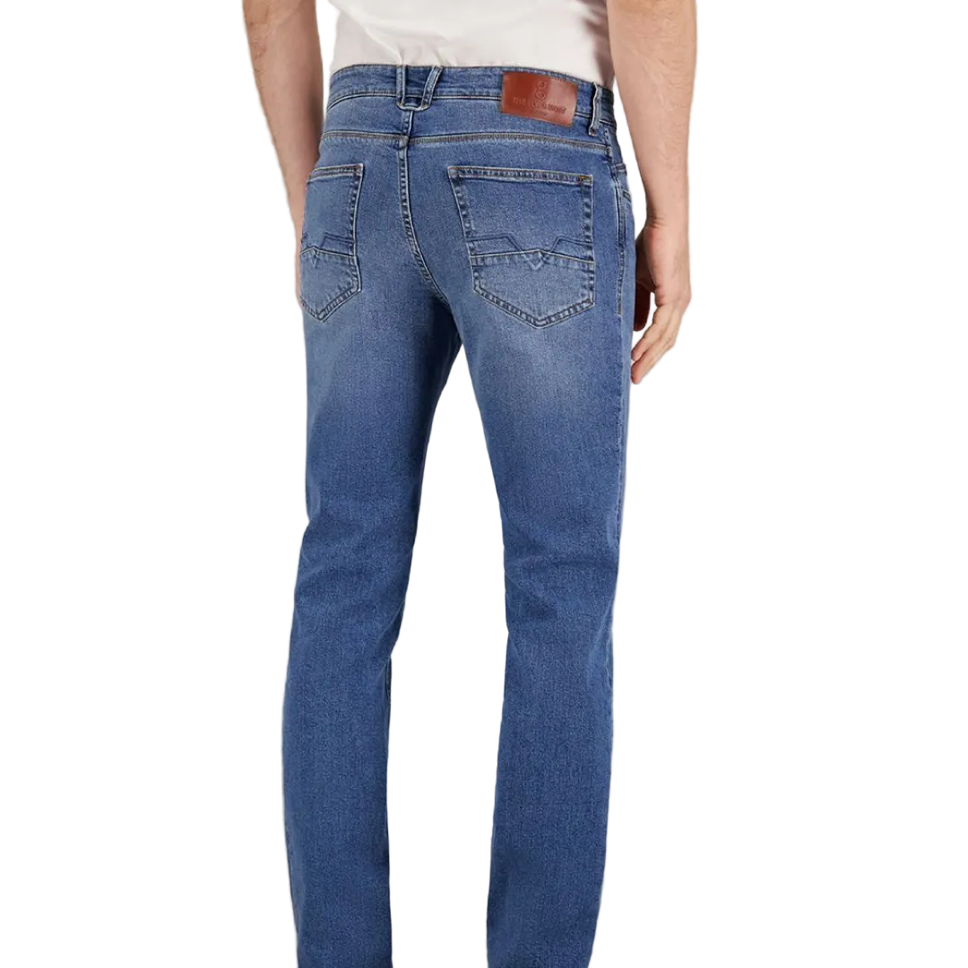Gardeur Bennet men's straight fit light blue jeans in premium stretch denim with a classic five-pocket design.