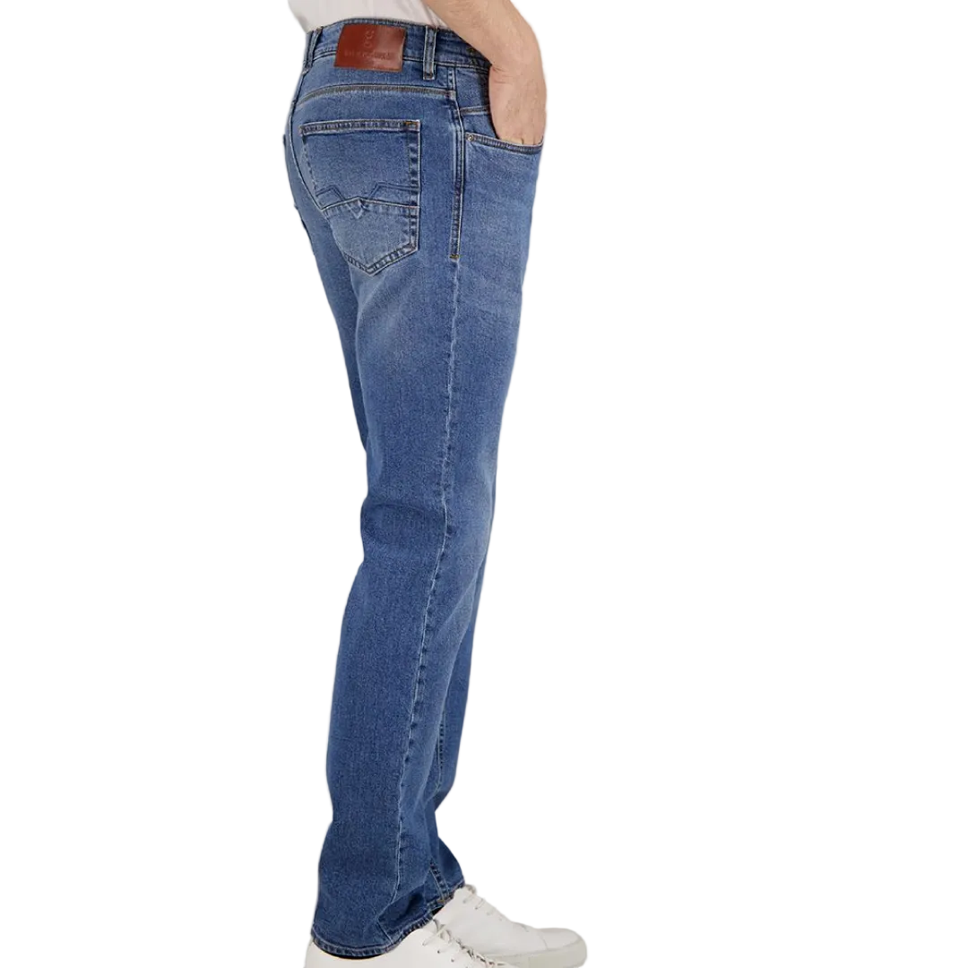 Gardeur Bennet men's straight fit light blue jeans in premium stretch denim with a classic five-pocket design.
