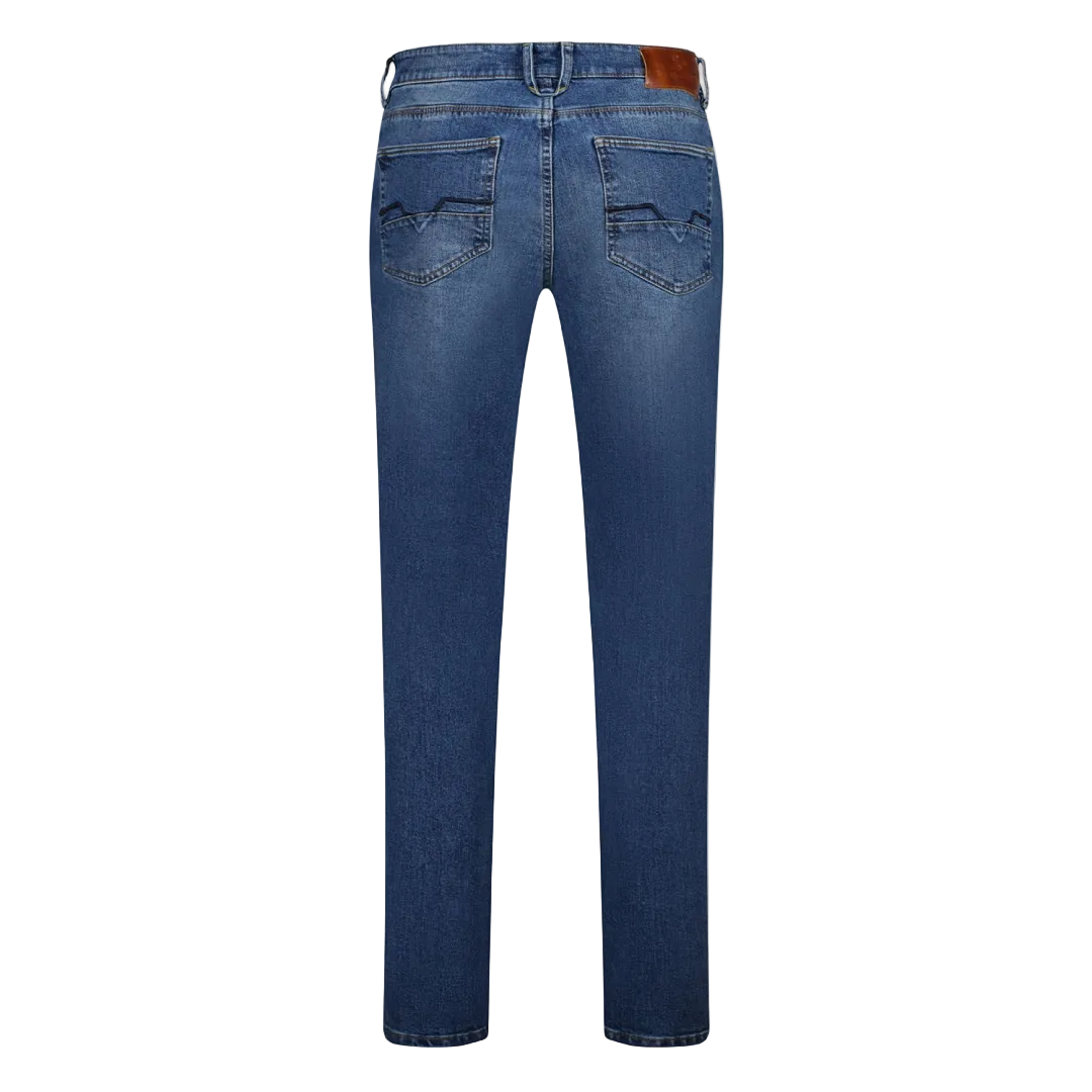 Gardeur Bennet men's straight fit light blue jeans in premium stretch denim with a classic five-pocket design.