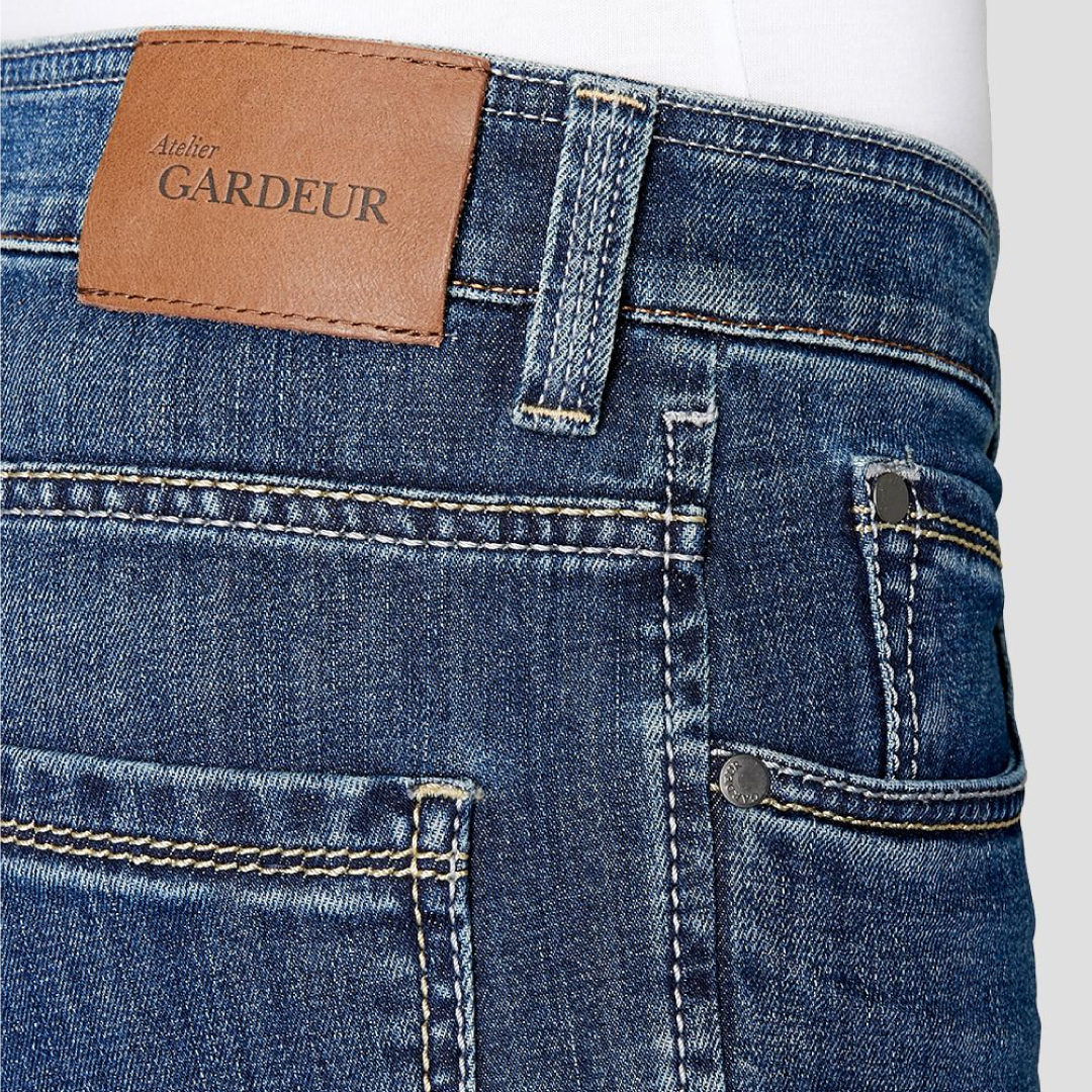 Gardeur Jeans Batu blue stretch denim men's jeans with modern fit, five-pocket design, washed finish, and button zip closure.