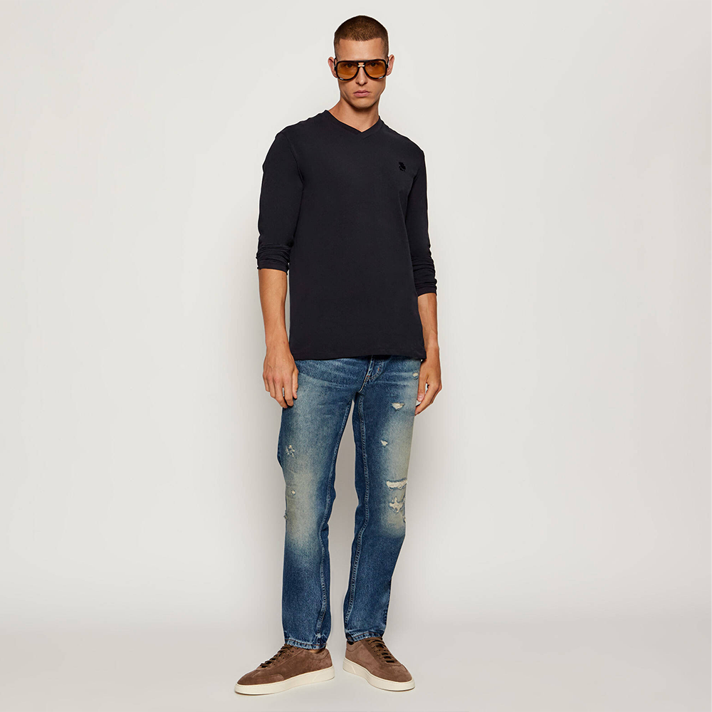 Man wearing Karl Lagerfeld black long sleeve V-neck shirt with embroidered logo, Kayagan online.