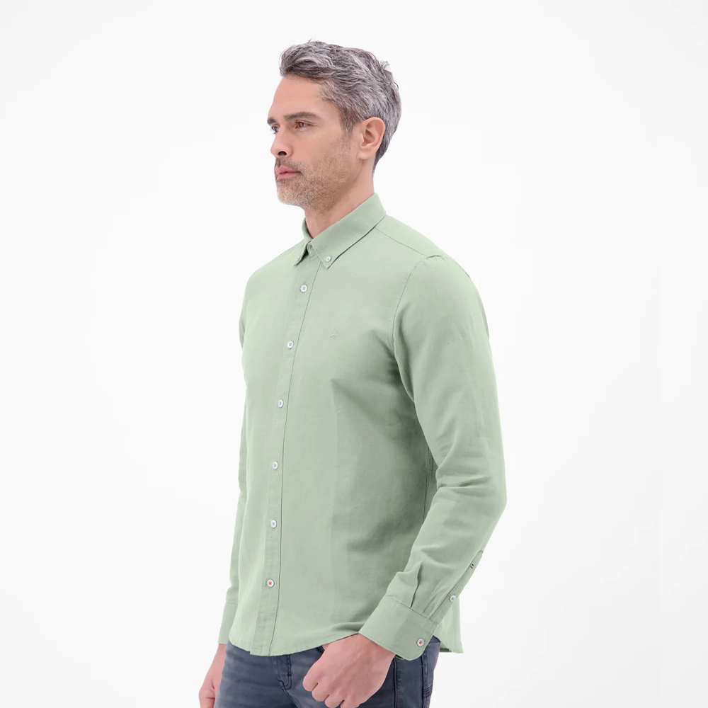 Man wearing a ice green Lerros cotton-linen blend shirt with navy chinos, front view studio photo, available at Kayagan
