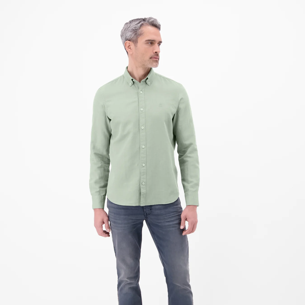 Man wearing a ice green Lerros cotton-linen blend shirt with navy chinos, front view studio photo, available at Kayagan