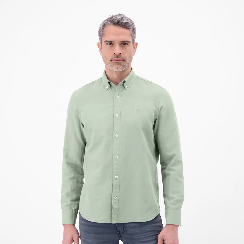 Man wearing a ice green Lerros cotton-linen blend shirt with navy chinos, front view studio photo, available at Kayagan