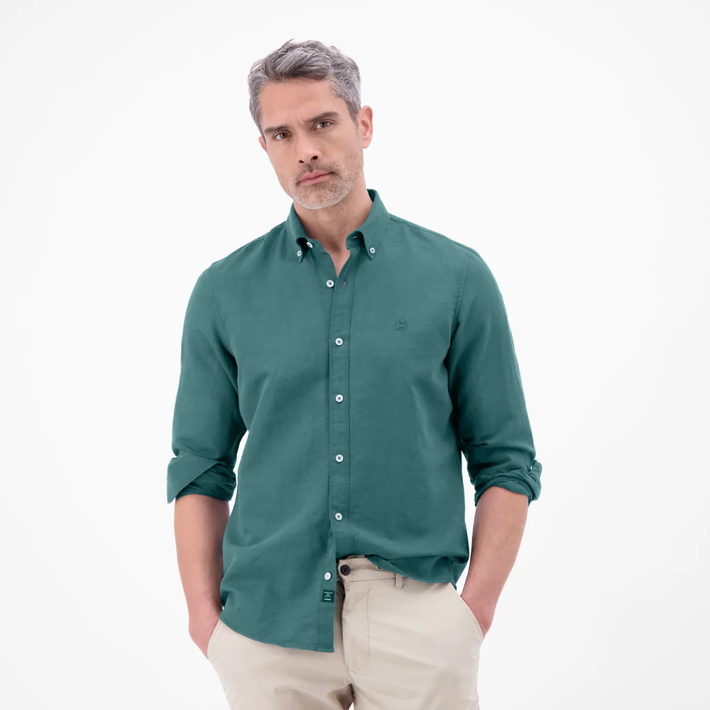 Man wearing a teal green Lerros cotton-linen blend shirt with beige chinos, front view studio photo, available at Kayagan