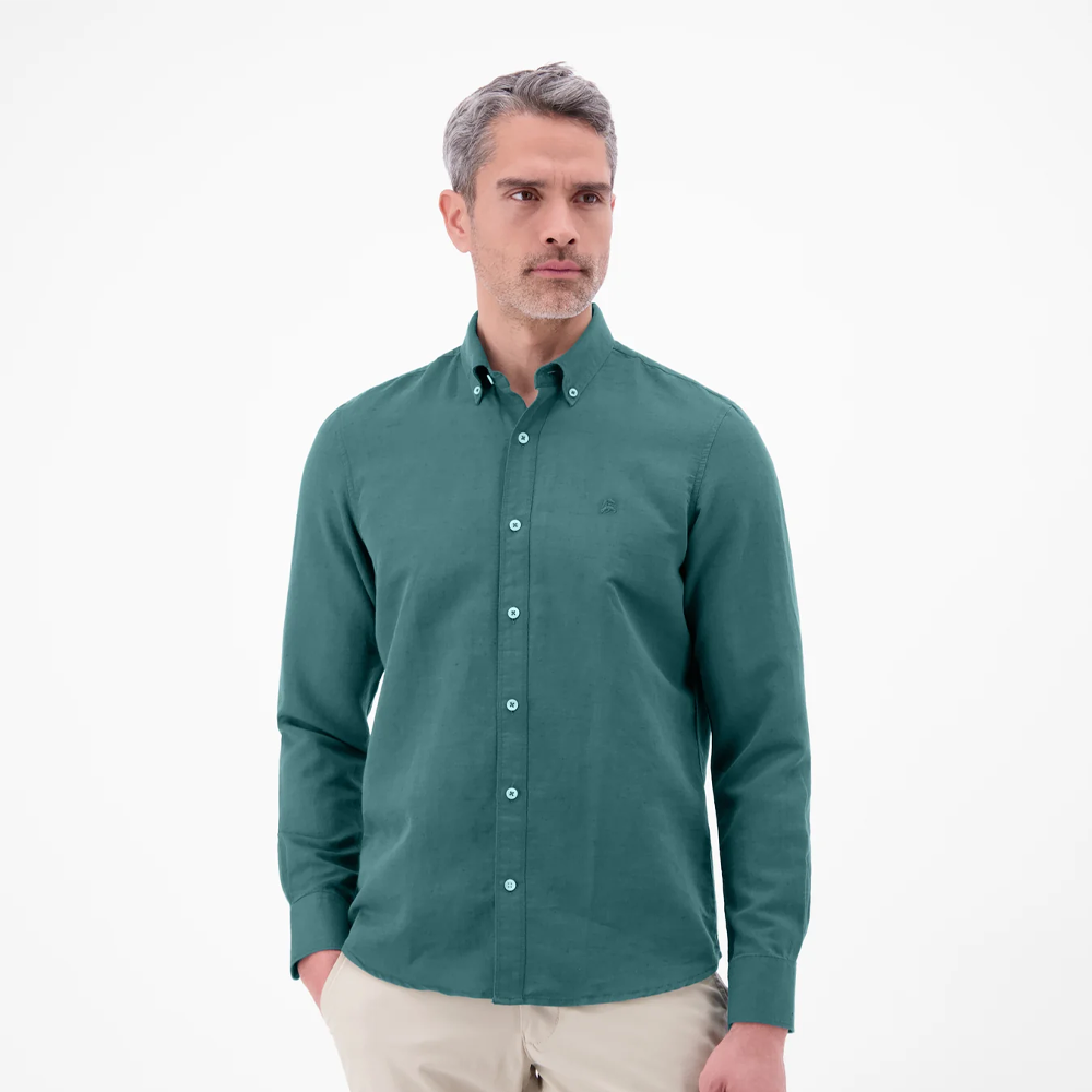 Man wearing a teal green Lerros cotton-linen blend shirt with beige chinos, front view studio photo, available at Kayagan