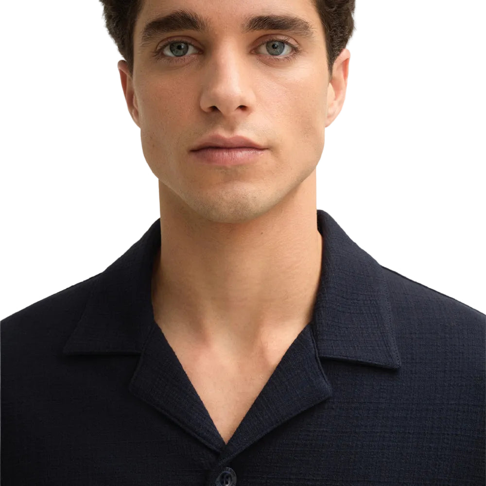 Man wearing Strellson Filip Jersey Shirt in black with camp collar and button front, Kayagan