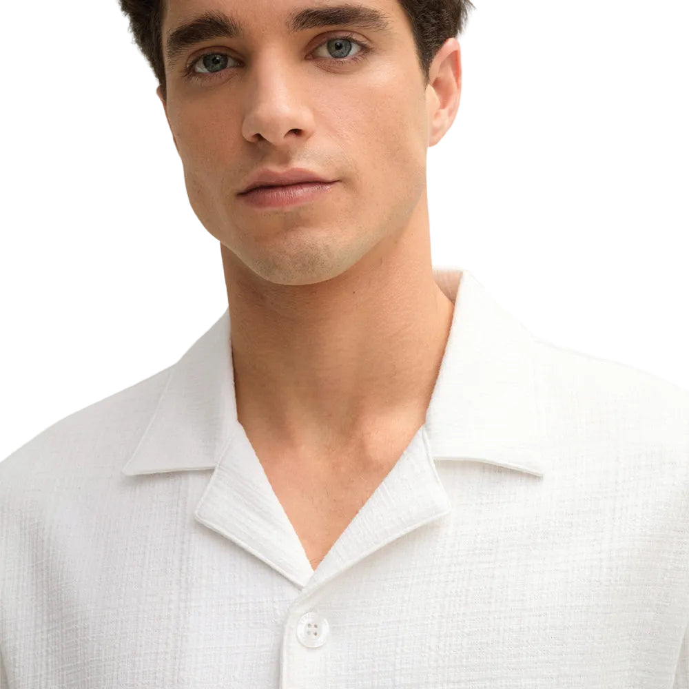 Man wearing Strellson Filip Jersey Shirt in white with camp collar and button front, Kayagan