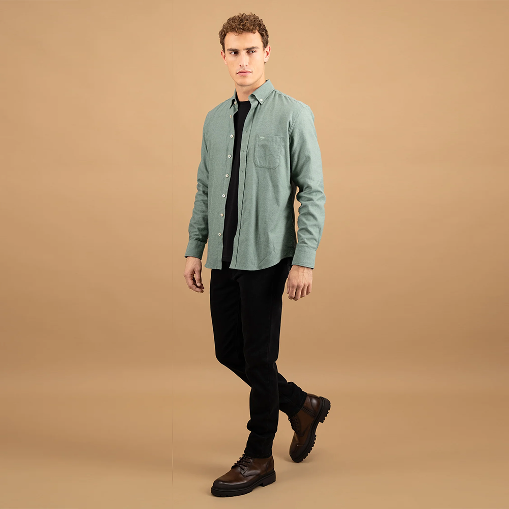Fynch Hatton sage green cotton shirt with chest pocket and button-down collar, front view studio photo, available at Kayagan