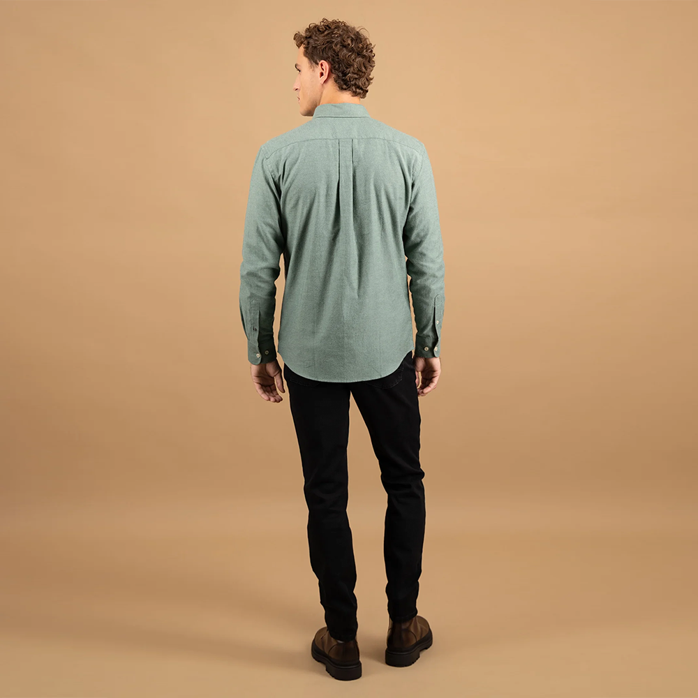 Fynch Hatton sage green cotton shirt with chest pocket and button-down collar, front view studio photo, available at Kayagan