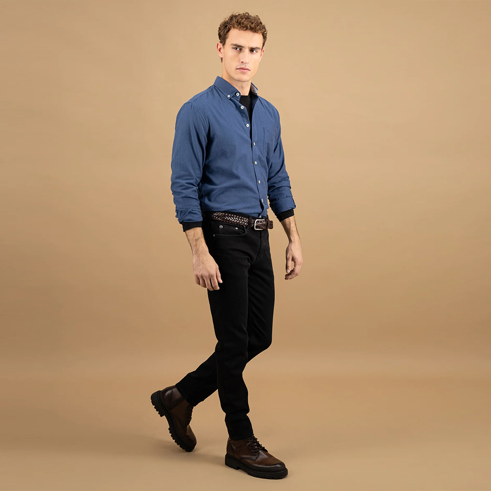 Fynch Hatton navy blue cotton shirt with chest pocket and button-down collar, front view studio photo, available at Kayagan