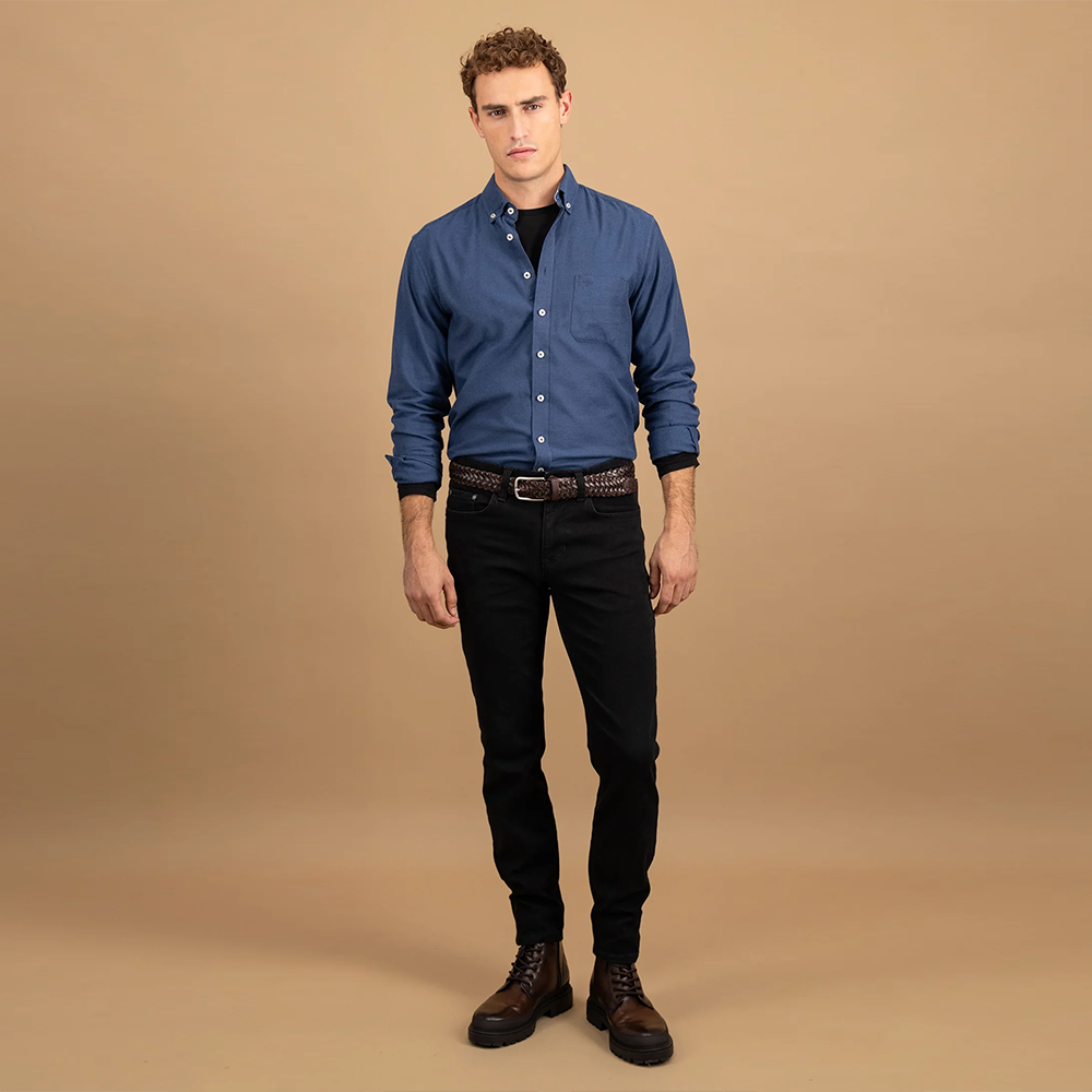 Fynch Hatton navy blue cotton shirt with chest pocket and button-down collar, front view studio photo, available at Kayagan