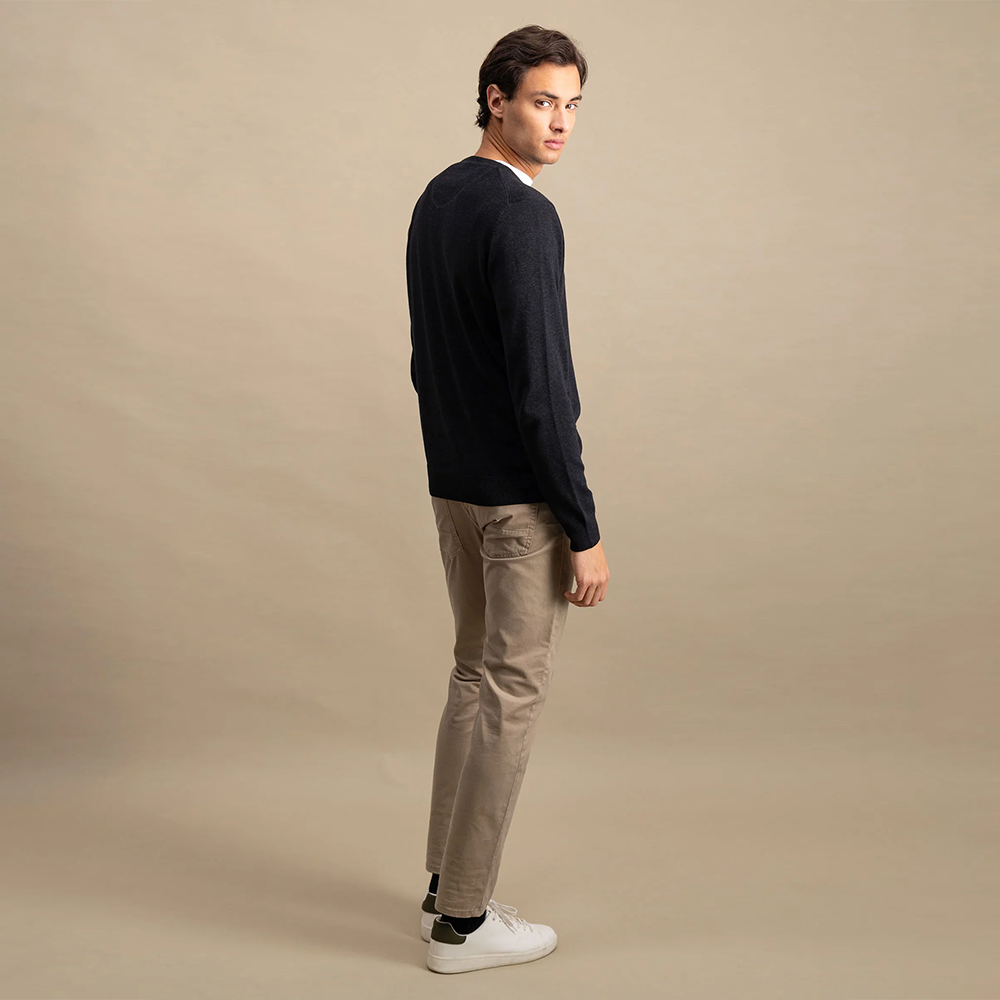 Man wearing a charcoal Fynch Hatton fine knit sweater with round neck, styled with beige chinos, front view studio photo, available at Kayagan