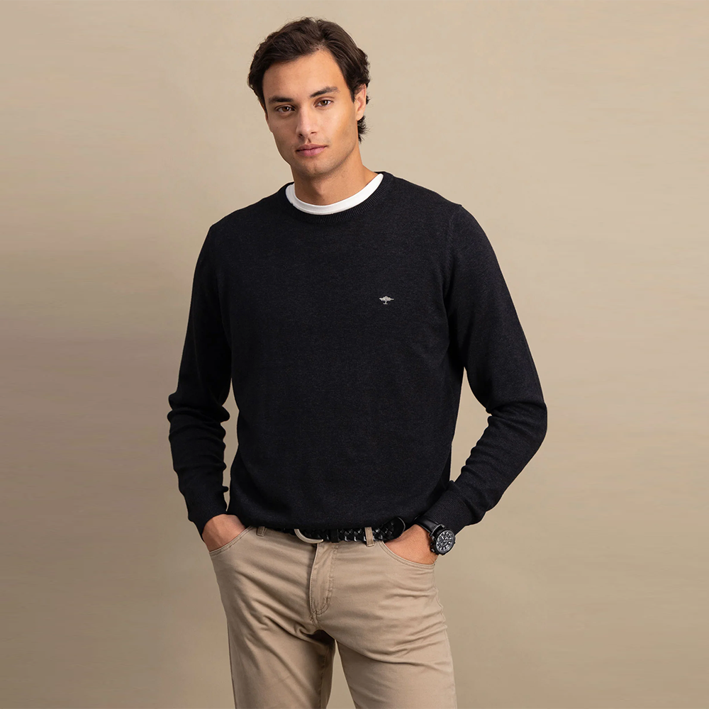 Man wearing a charcoal Fynch Hatton fine knit sweater with round neck, styled with beige chinos, front view studio photo, available at Kayagan