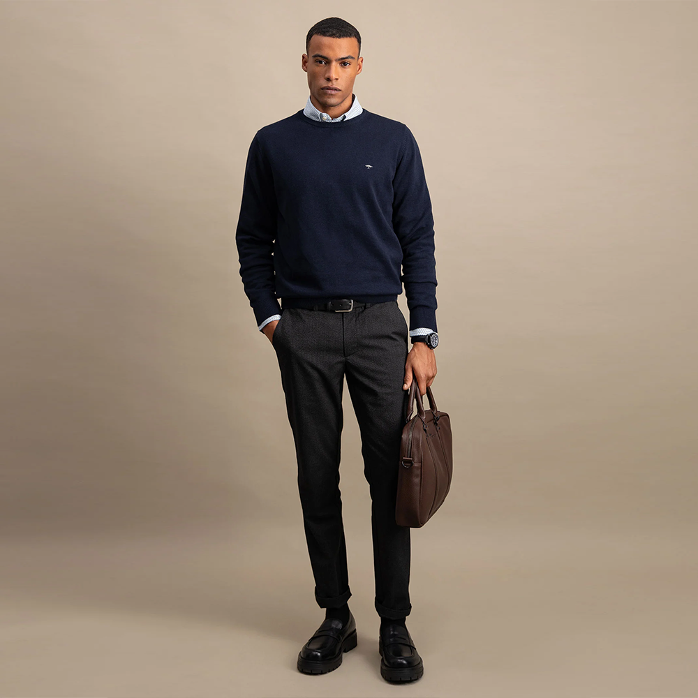 Man wearing a navy Fynch Hatton fine knit sweater with round neck, front view studio photo, available at Kayagan