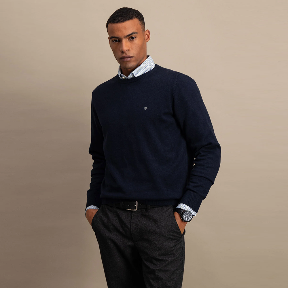 Man wearing a navy Fynch Hatton fine knit sweater with round neck, front view studio photo, available at Kayagan