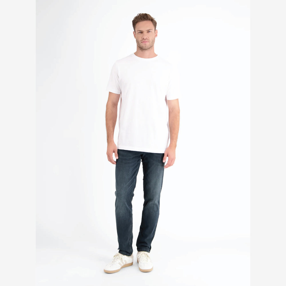 Man wearing Lerros Conlin dark blue comfort stretch denim jeans, slim fit, front view studio photo, available at Kayagan