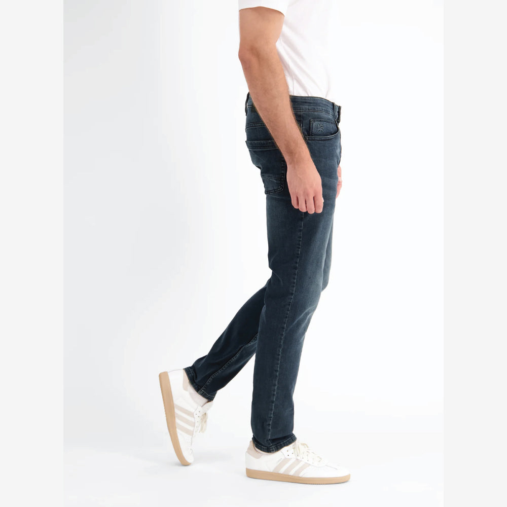Man wearing Lerros Conlin dark blue comfort stretch denim jeans, slim fit, front view studio photo, available at Kayagan