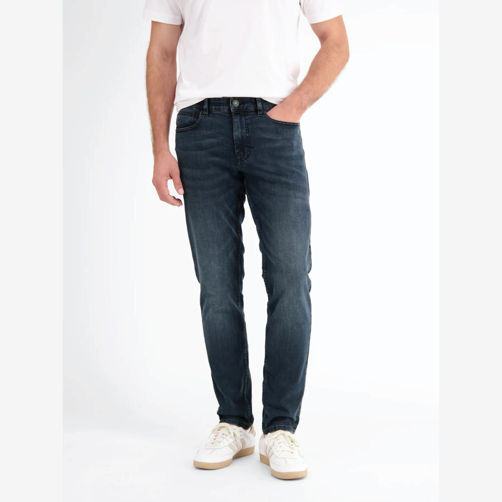 Man wearing Lerros Conlin dark blue comfort stretch denim jeans, slim fit, front view studio photo, available at Kayagan