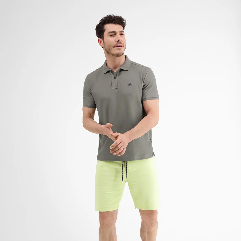 Man wearing a grey Lerros classic polo shirt in Cool and Dry piqué fabric, front view studio photo