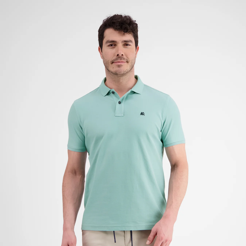Man wearing a mint Lerros classic polo shirt in Cool and Dry piqué fabric, front view studio photo