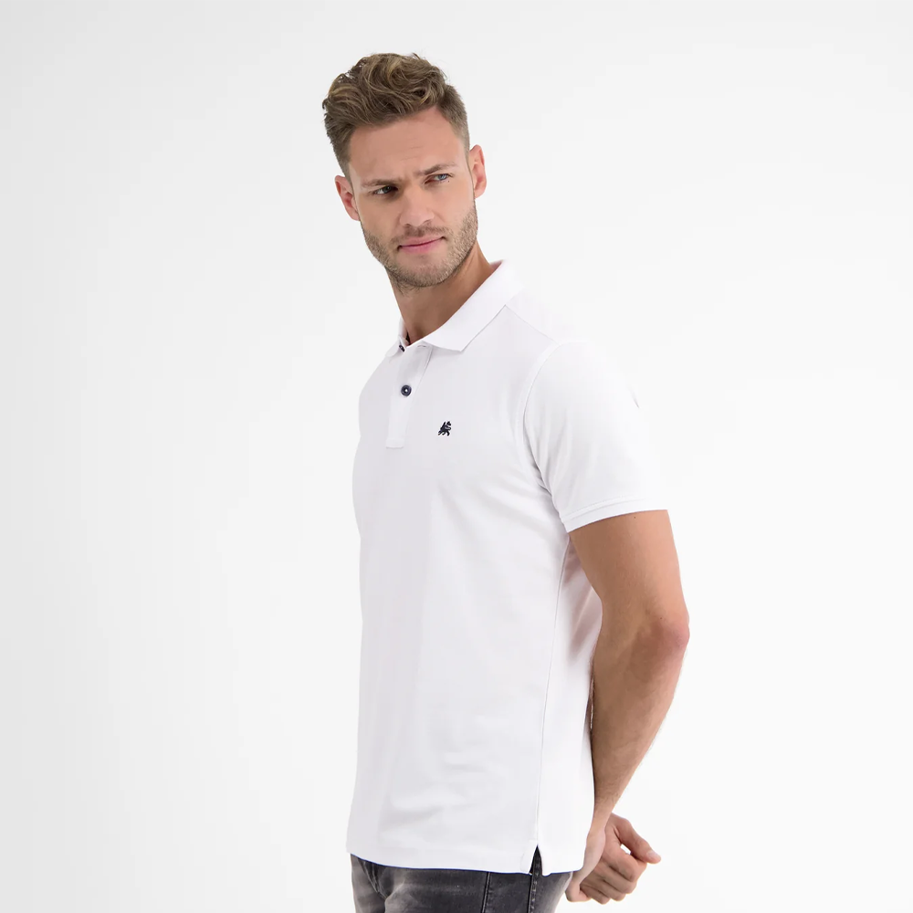 Man wearing a white Lerros classic polo shirt in Cool and Dry piqué fabric, front view studio photo