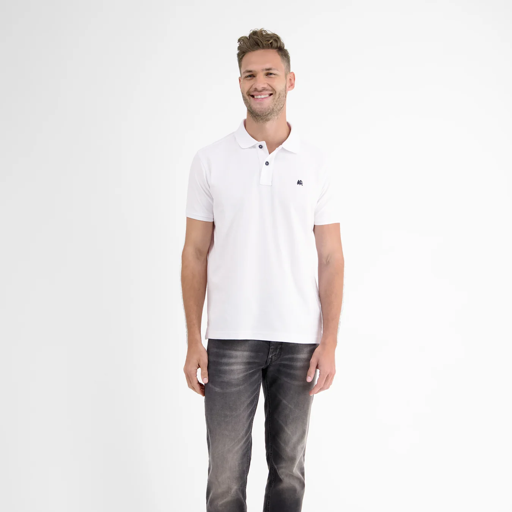 Man wearing a white Lerros classic polo shirt in Cool and Dry piqué fabric, front view studio photo