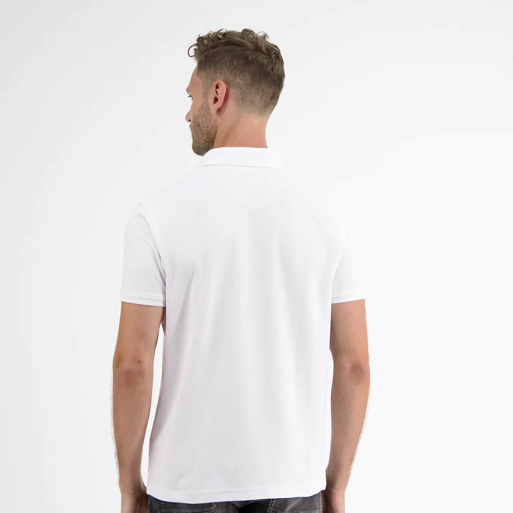 Man wearing a white Lerros classic polo shirt in Cool and Dry piqué fabric, front view studio photo