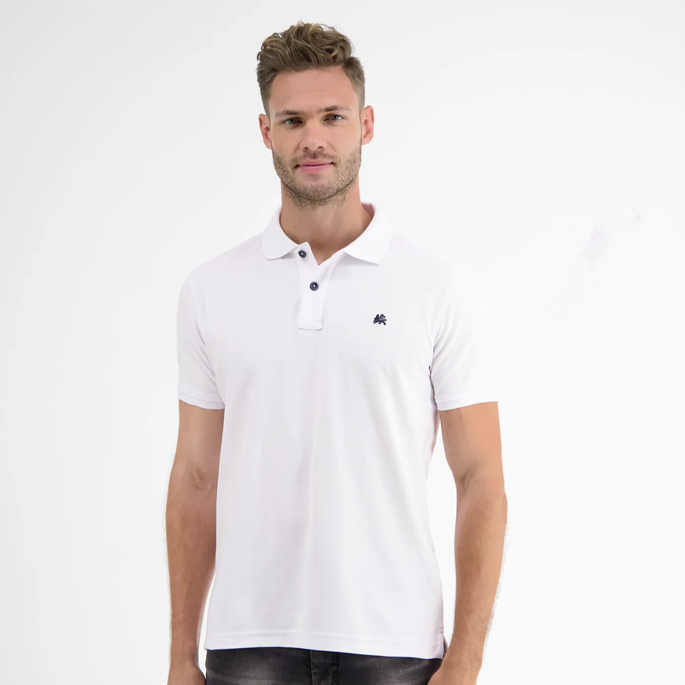 Man wearing a white Lerros classic polo shirt in Cool and Dry piqué fabric, front view studio photo