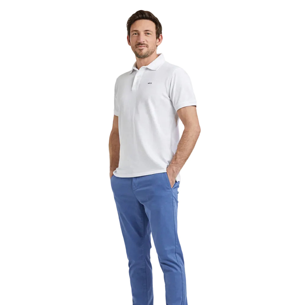 Man wearing a McGregor men's classic regular fit white polo shirt with a ribbed collar and short sleeves, Kayagan 