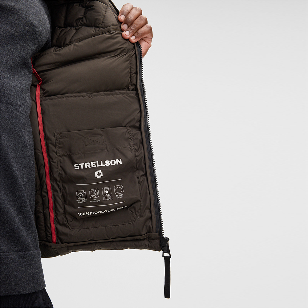 Man wearing Strellson Clason Fused Quilted Jacket in olive with zip-up front and stand collar, Kayagan online